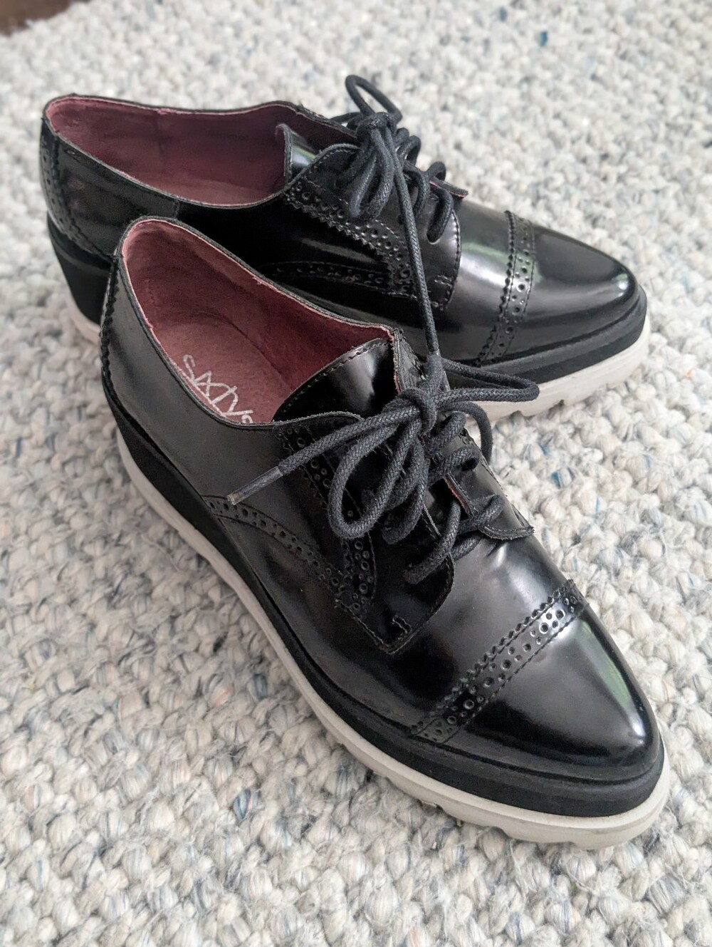 Women's Black Patent Lace-Up Oxford Shoes 6US SixtySeven
